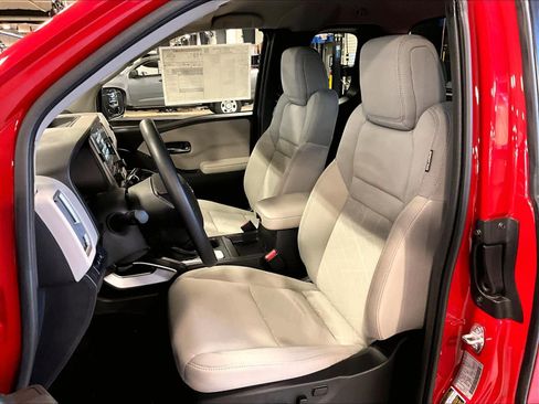 Used 2025 Nissan Frontier SV image 10