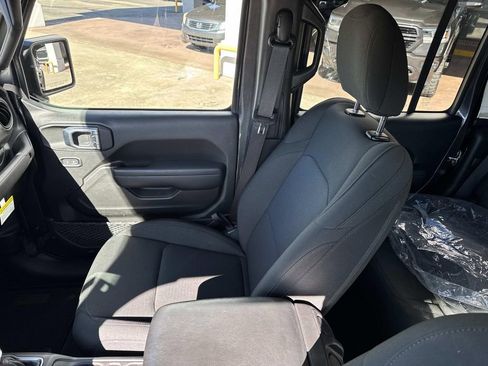Used 2023 Jeep Gladiator Sport image 31