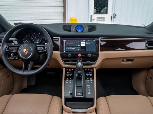Certified 2025 Porsche Macan image 21
