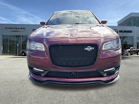 Used 2023 Chrysler 300 C image 9