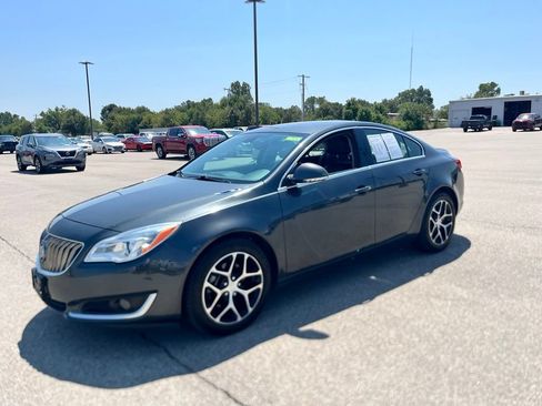 Used 2017 Buick Regal Sport Touring FWD image 3