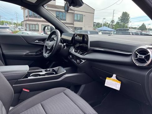Used 2026 Chevrolet Equinox LT FWD image 37