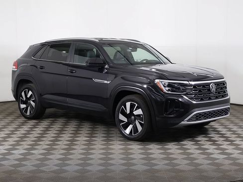 Used 2025 Volkswagen Atlas Cross Sport SE AWD/4WD image 2