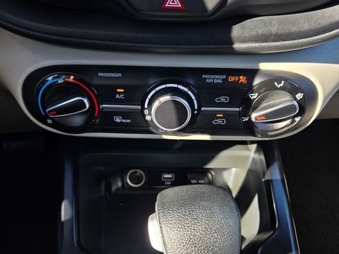 Certified 2025 Kia Soul LX w/ LX Technology Package image 29