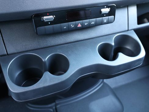 Used 2024 Mercedes-Benz eSprinter 170 Cargo image 18