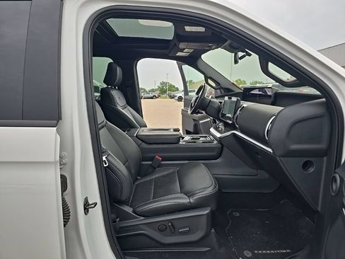 Used 2025 Ford Expedition Max Platinum w/ Stealth Appearance Package AWD/4WD image 20