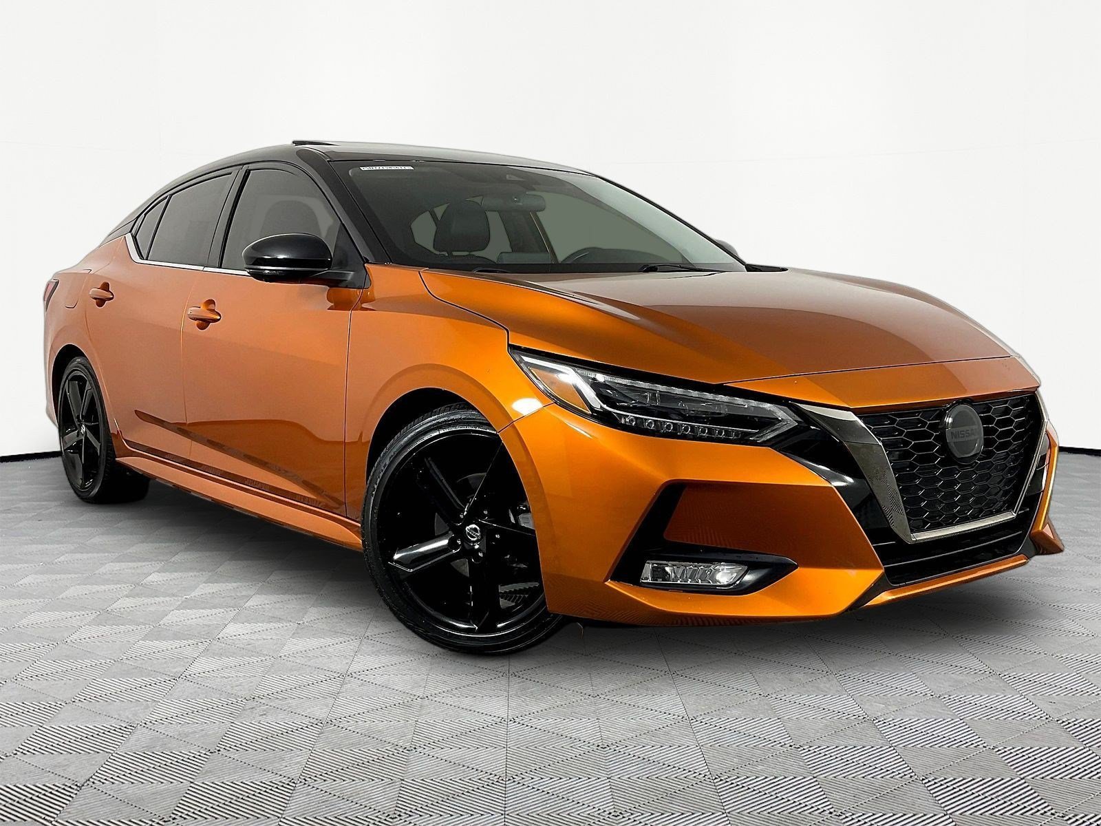 Used 2022 Nissan Sentra SR w/ SR Premium Package FWD image 3