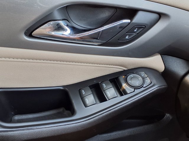 Used 2023 Chevrolet Traverse LS FWD image 18