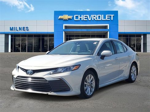 Used 2023 Toyota Camry LE image 2