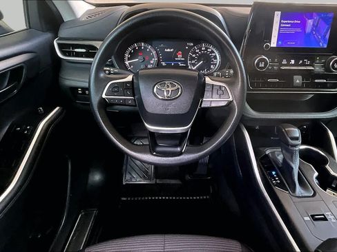 Used 2023 Toyota Highlander L FWD image 6