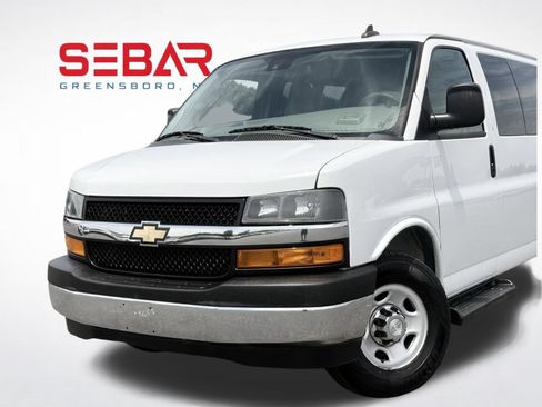 Used 2020 Chevrolet Express 3500 LT w/ LT Preferred Equipment Group RWD image 2