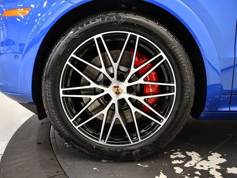 Used 2025 Porsche Cayenne S image 13