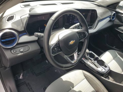 Used 2025 Chevrolet Trax LT w/ LT Convenience Package FWD image 14