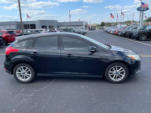 Used 2016 Ford Focus SE w/ Reverse Sensing Package FWD image 4