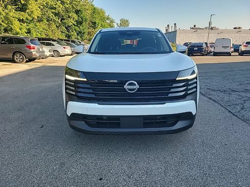 Used 2025 Nissan Kicks SV AWD/4WD image 2
