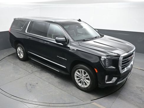 Used 2023 GMC Yukon XL SLT image 32