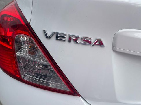 Used 2012 Nissan Versa SV image 5