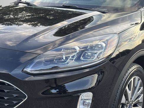 Certified 2022 Ford Escape Titanium image 6