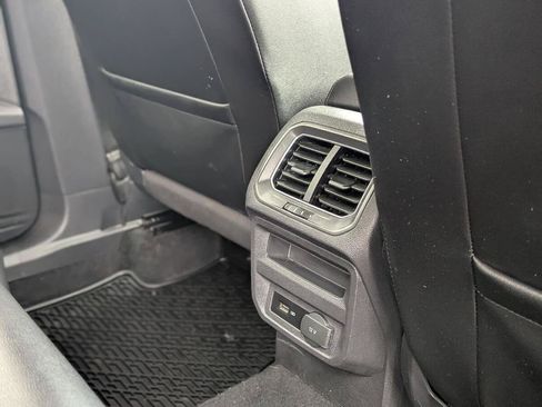 Used 2018 Volkswagen Tiguan SEL AWD/4WD image 16