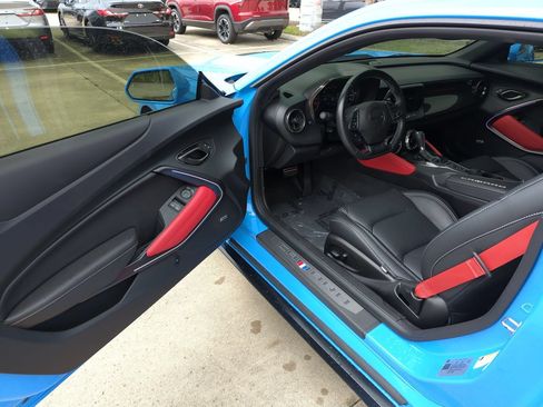 Used 2023 Chevrolet Camaro LT w/ Technology Package RWD image 6