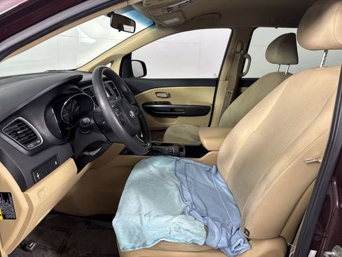 Used 2016 Kia Sedona LX w/ LX Convenience Package image 4