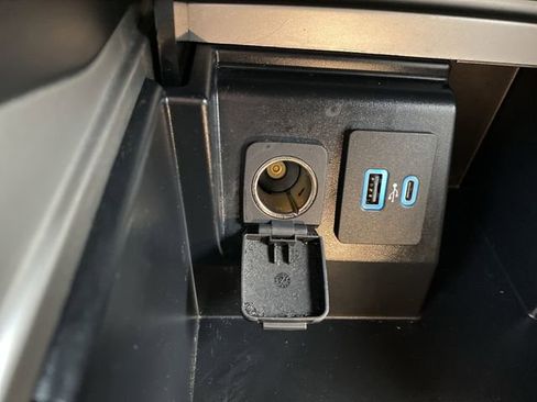 Certified 2022 Ford Explorer XLT w/ Equipment Group 202A image 22