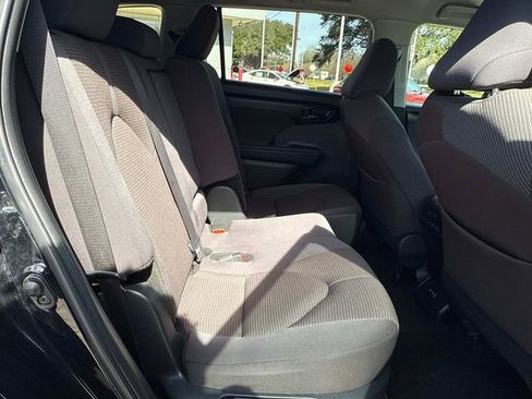 Used 2024 Toyota Highlander LE image 13