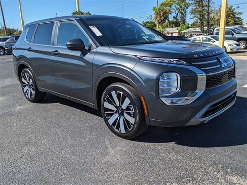 New 2025 Mitsubishi Outlander SE image 3