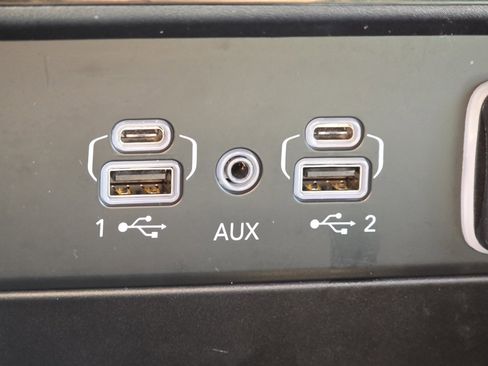 Used 2025 Jeep Grand Cherokee Limited w/ Black Appearance Package image 9