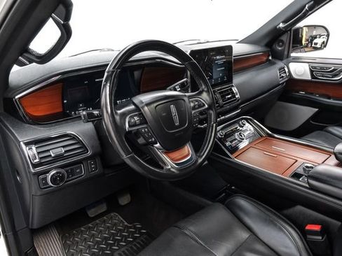 Used 2021 Lincoln Navigator Reserve w/ Luxury Package image 3