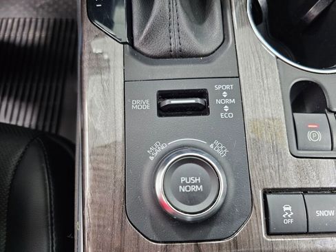 Used 2021 Toyota Highlander Limited image 18