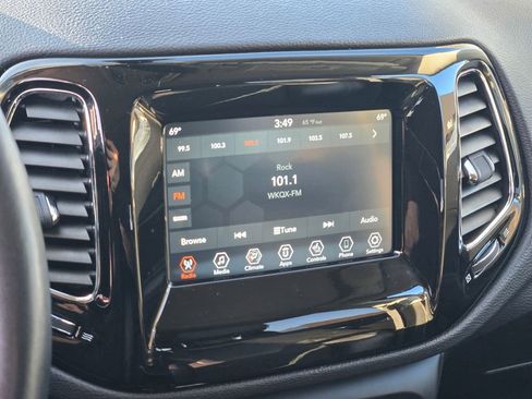 Used 2019 Jeep Compass Altitude image 36