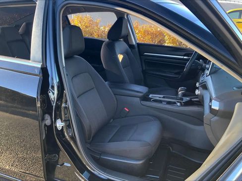 Used 2023 Nissan Altima 2.5 SV image 8