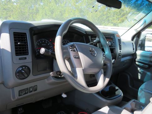 Used 2017 Nissan NV 3500 SV RWD image 8