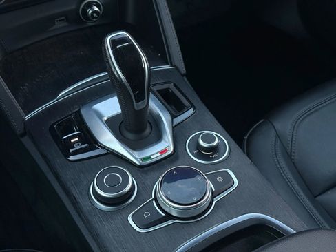 Used 2022 Alfa Romeo Stelvio Sprint image 36