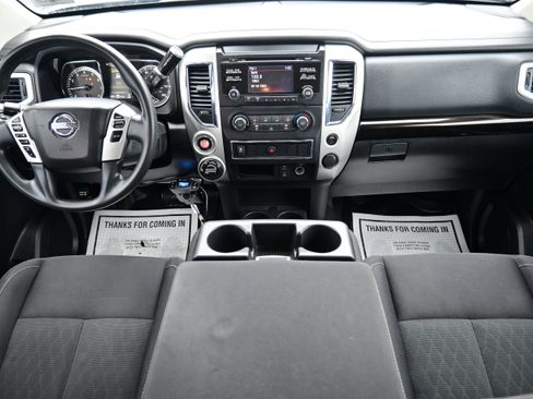 Used 2018 Nissan Titan SV image 16