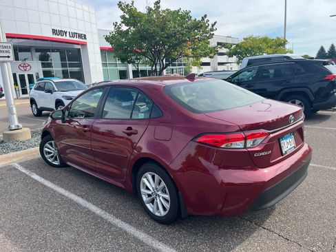 Used 2025 Toyota Corolla LE w/ LE Premium Package FWD image 3