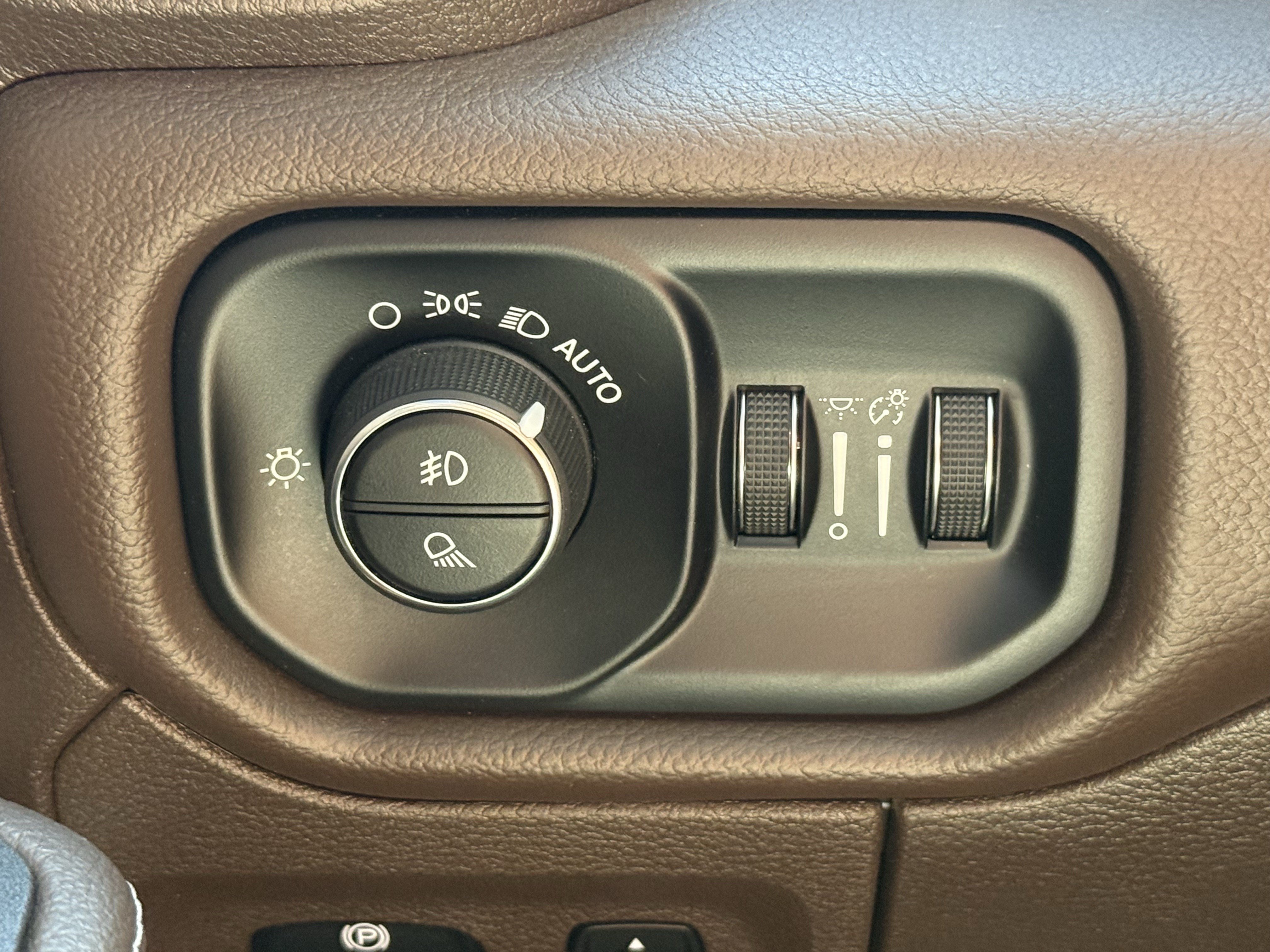 Used 2025 RAM 1500 Laramie w/ Off Road Group AWD/4WD image 26