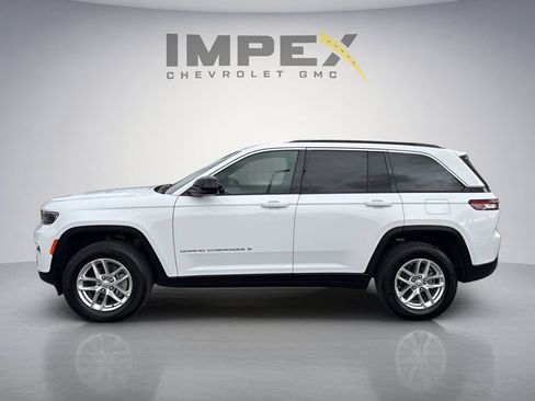 Used 2025 Jeep Grand Cherokee Laredo X RWD image 2