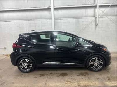 Used 2020 Chevrolet Bolt Premier w/ Infotainment Package image 31