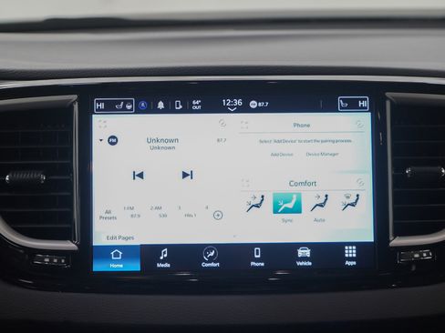 Used 2023 Chrysler Pacifica Touring-L FWD image 16