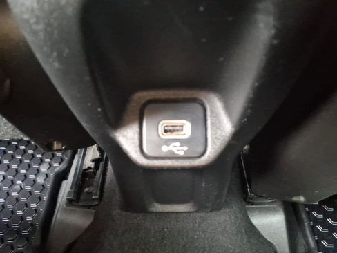 Used 2019 Jeep Renegade Altitude w/ Quick Order Package 2XM image 9