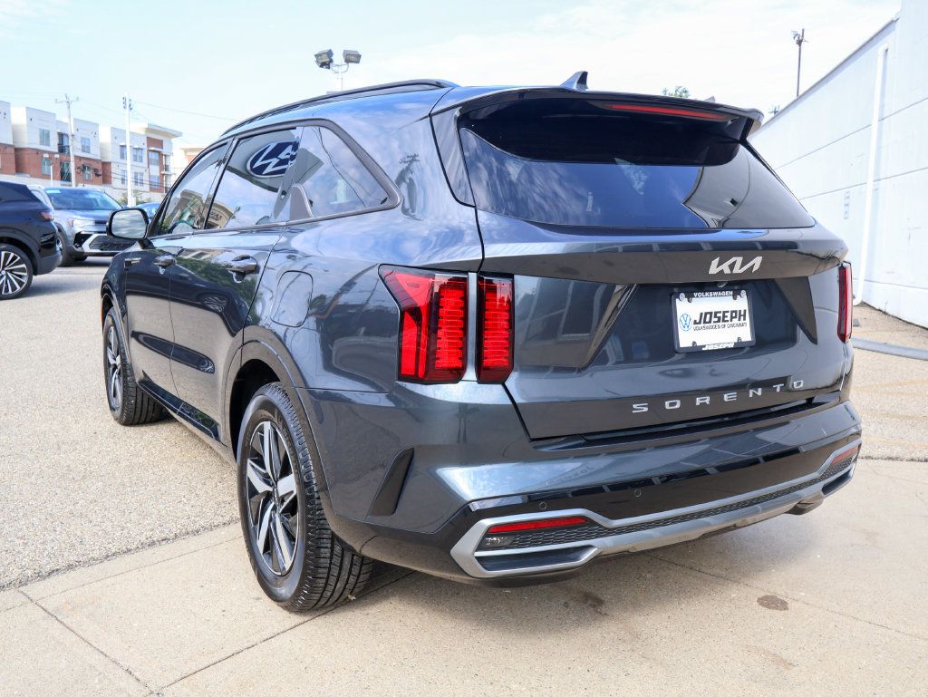 Used 2022 Kia Sorento S FWD image 3
