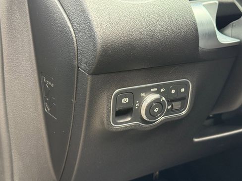 Used 2024 Mercedes-Benz GLB 250 4MATIC image 27