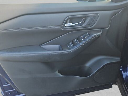 Certified 2025 Nissan Rogue SL w/ Tech Package AWD/4WD image 17