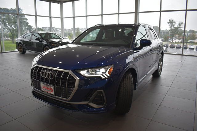 Used 2024 Audi Q3 2.0T Premium w/ Convenience Package AWD/4WD image 3