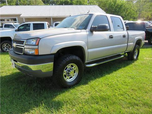 Used 2005 Chevrolet Silverado 2500 LT w/ Heavy-Duty Power Package AWD/4WD image 1