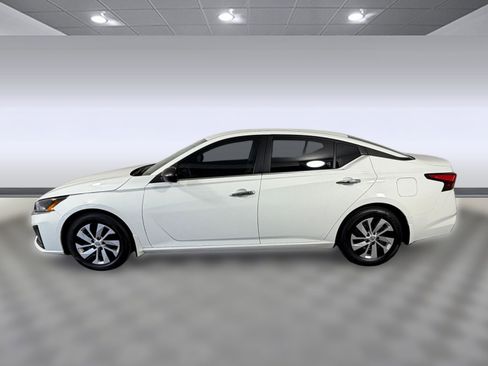 Used 2024 Nissan Altima 2.5 S image 2