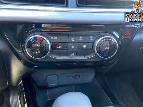 Used 2024 Chevrolet Trax LT FWD image 31