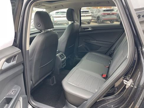 Used 2025 Volkswagen Taos SE image 18